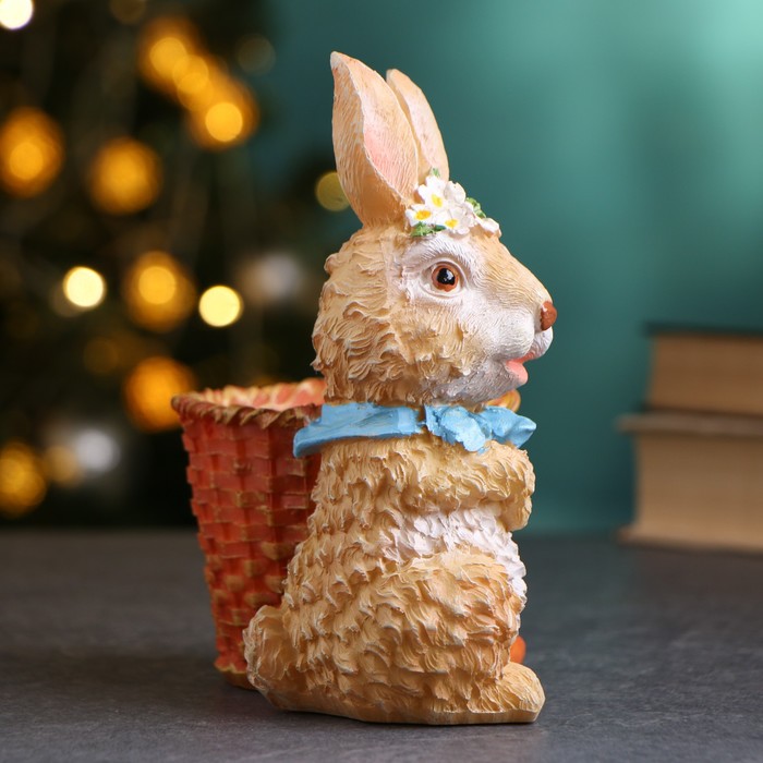 Фигурное кашпо "Зайчик с морковкой", 20х18 см
