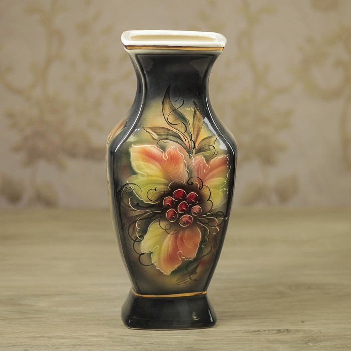 Ваза "Ника" черная, калина