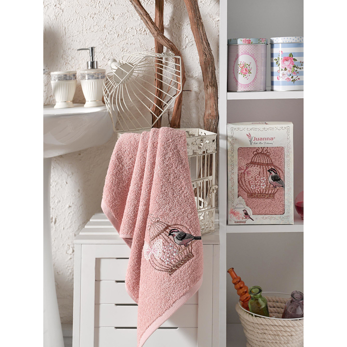 КМП с вышивкой в коробке JUANNA  50х90 1шт. FLY цв. брусничный 380гр/м