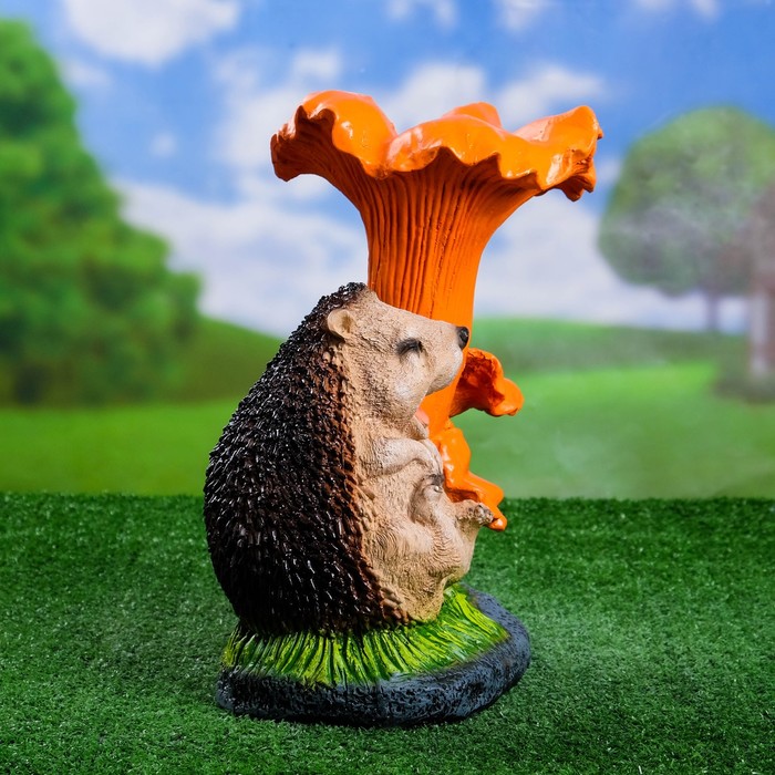 Садовая фигура "Еж под лисичками" 35см