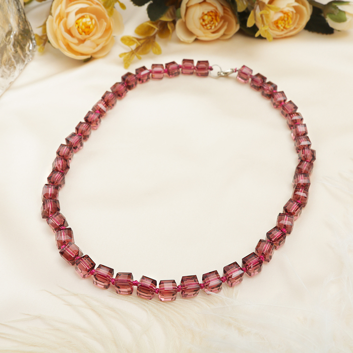 Бусы стеклянные "Кубик", цвет бордовый, 50см