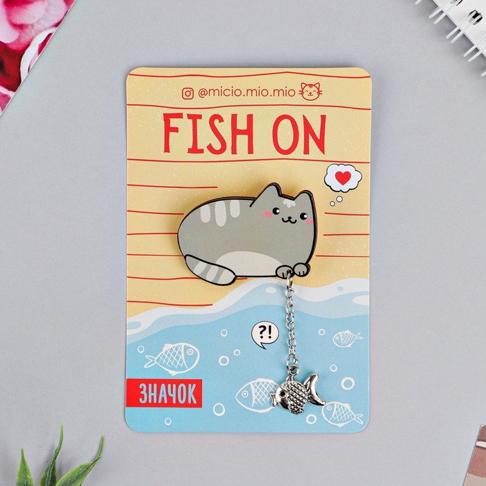 Деревянный значок с доп.элементом "Fish on"