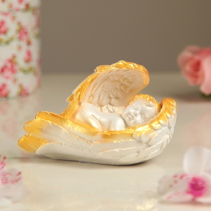 Статуэтка "Ангел в крыле", малая, позолота