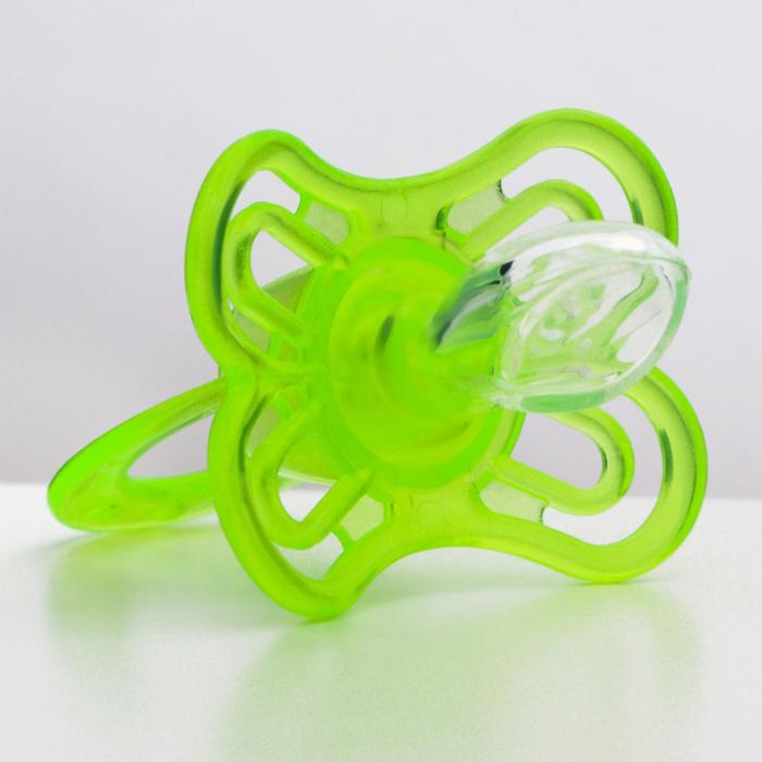 Пустышка силиконовая ортодонтическая «Бабочка» с колпачком, от 0 мес., цвет зелёный