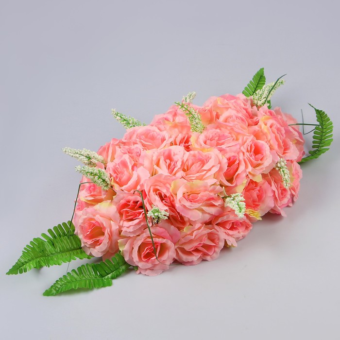 Букет на а/м большой, чайная роза