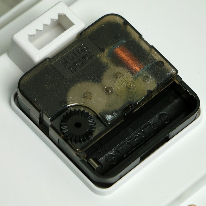 Часы настенные хайтек+4 фоторамки LOVE (фото 10х15-3шт сердце 9х10-1шт) 57*31см микс