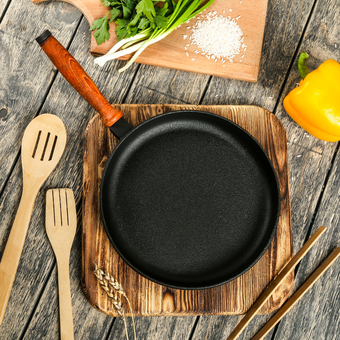 Сковорода чугунная 240×25 с деревянной ручкой