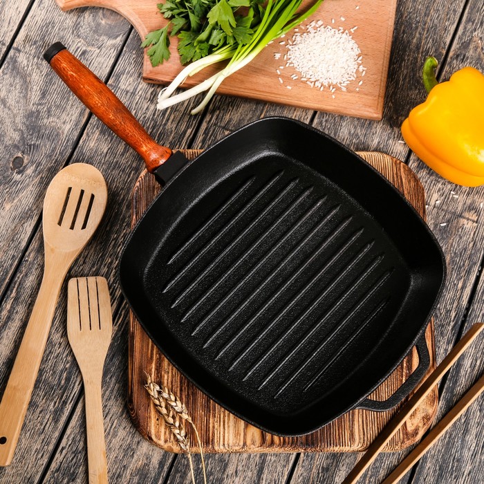 Сковорода гриль квадратная 26х26 см с деревянной ручкой, чугун