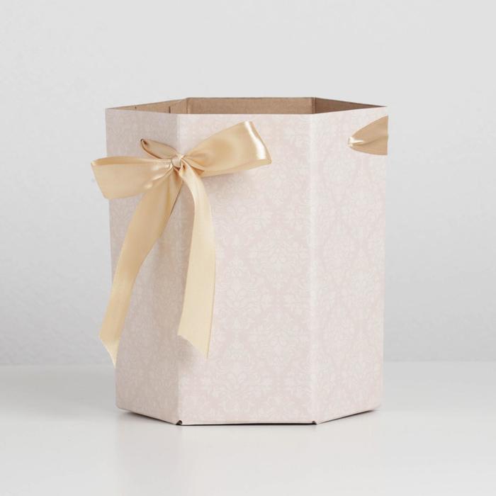 Коробка подарочная складная шестигранник «Классический узор», 17 х 14,8 х 19,5 см