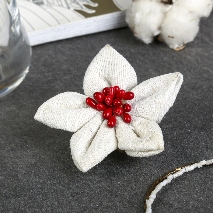 Декор для творчества "Белый цветок с красными тычинками" набор 2 шт 7,5х7,5 см