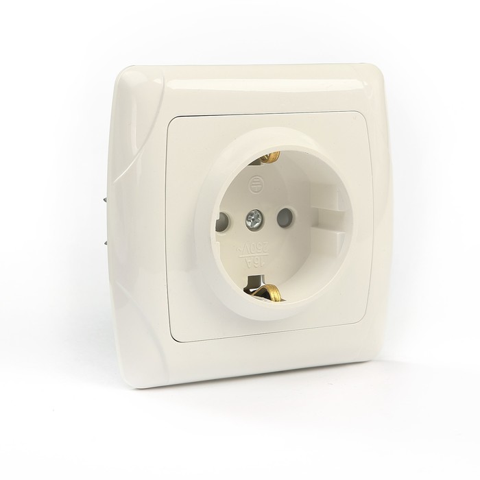 Розетка 2П+З 16А 250В с защ. шт. белая "Онега" TDM