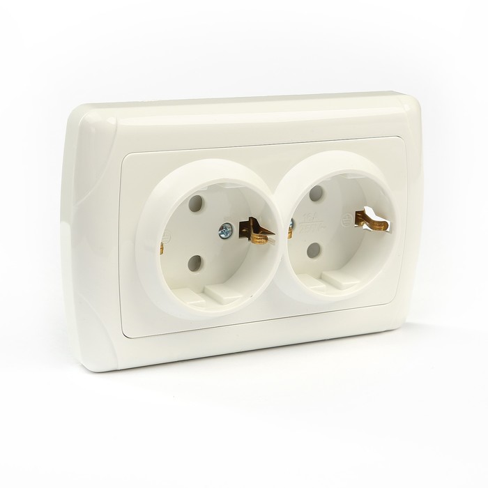 Розетка двойная 2П+З 16А 250В с защ. шт. белая "Онега" TDM