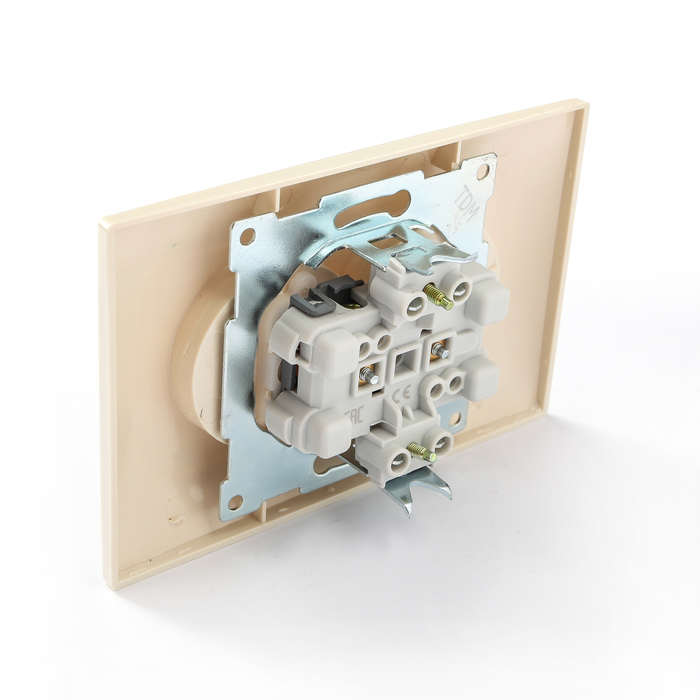 Розетка двойная 2П 10А 250В с защ. шт. сл. кость "Лама" TDM