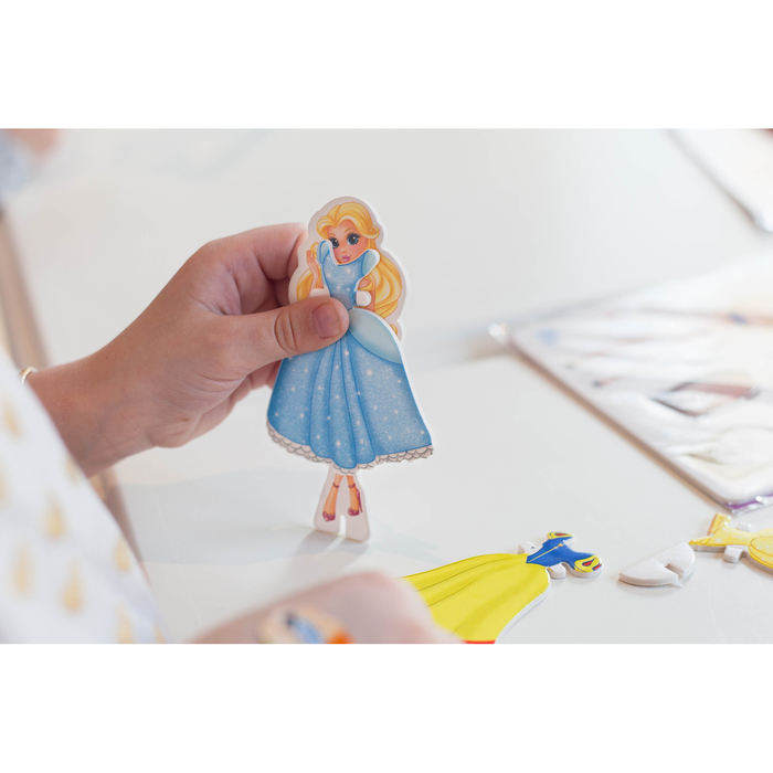 Игра одень куклу «Модный образ: в сказке», из пенокартона