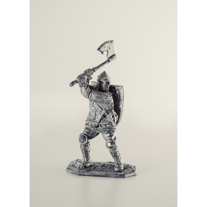 Оловянный солдатик "Дружинник с топором"
