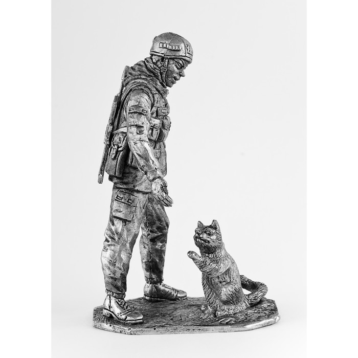 Оловянный солдатик "Вежливый с котом"