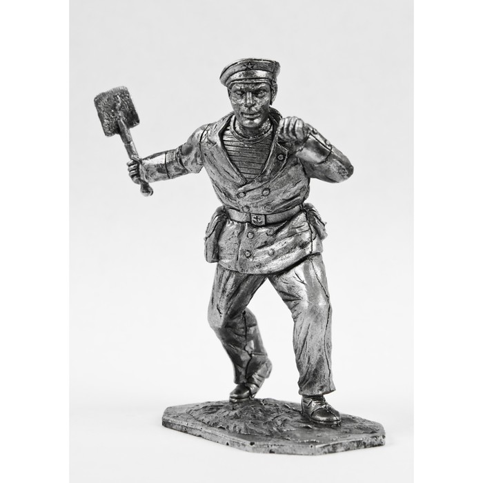 Оловянный солдатик "Моряк с лопаткой"