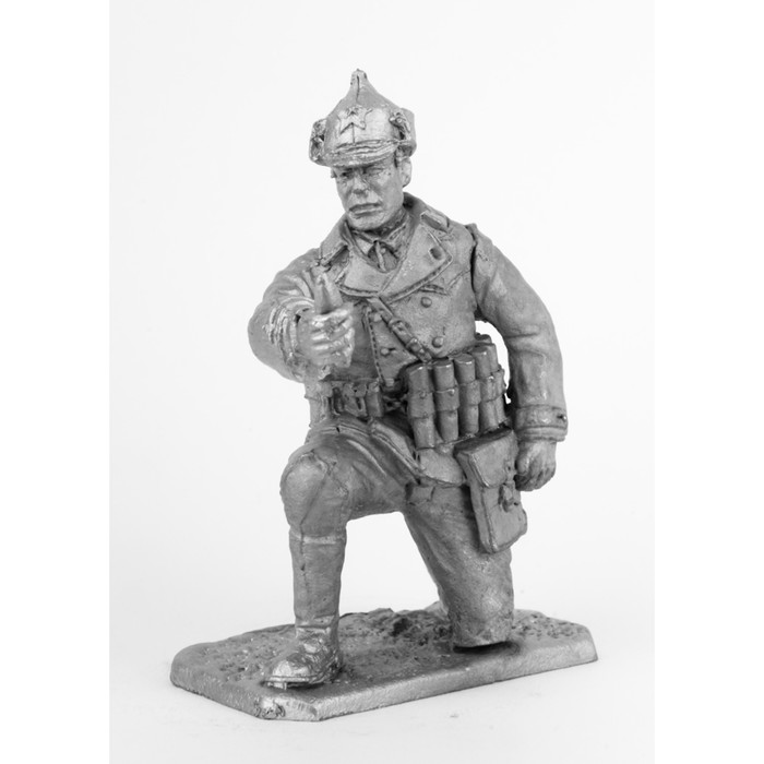 Оловянный солдатик "Минометчик РККА с лопатой, заряжающий"