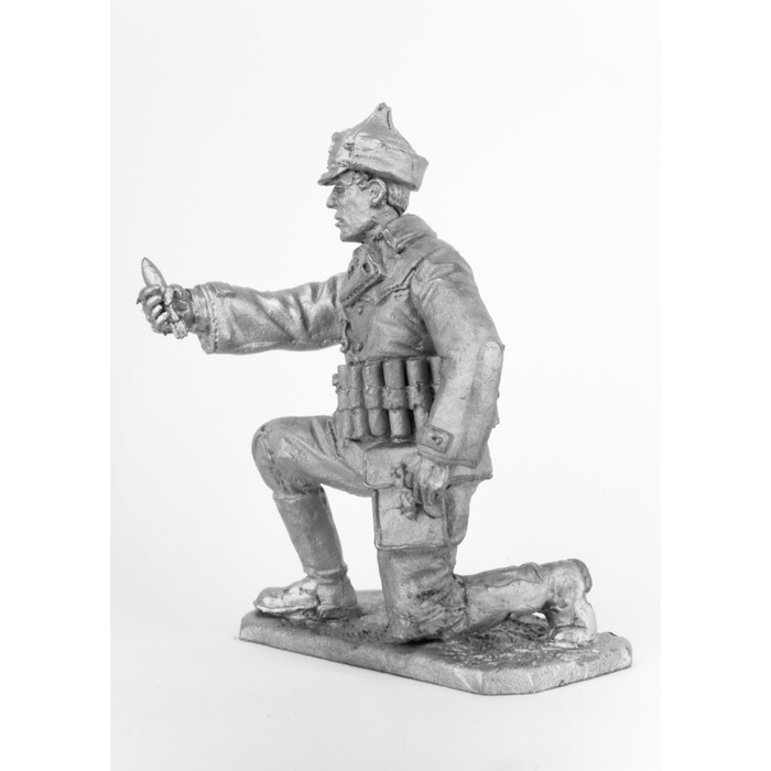 Оловянный солдатик "Минометчик РККА с лопатой, заряжающий"