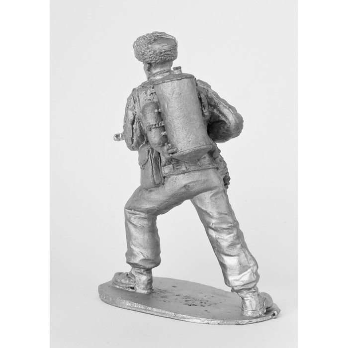 Оловянный солдатик "Боец с огнеметом"