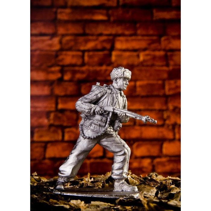 Оловянный солдатик "Боец с огнеметом"