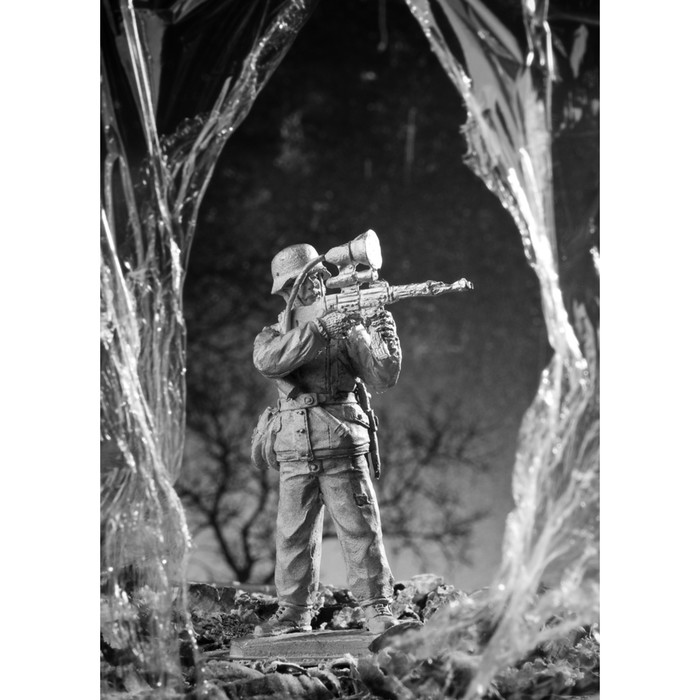 Оловянный солдатик "Немец с прибором ночного видения"