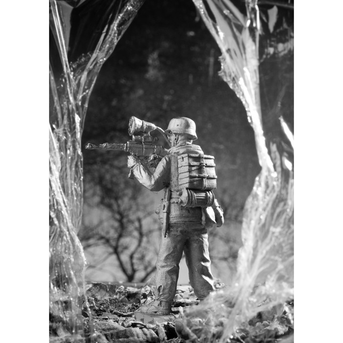 Оловянный солдатик "Немец с прибором ночного видения"