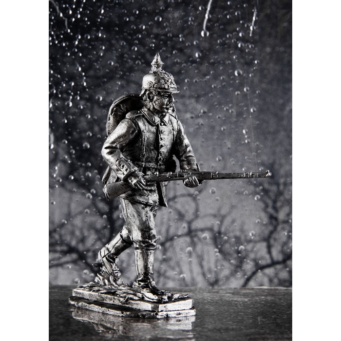 Оловянный солдатик "Немецкий рядовой в атаке"