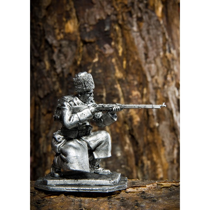 Оловянный солдатик "Рядовой РИА в шинели, на колене"