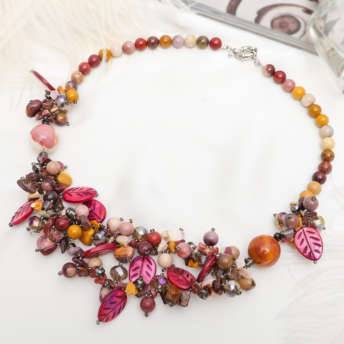 Колье листочки перламутровые "Яшма красная"