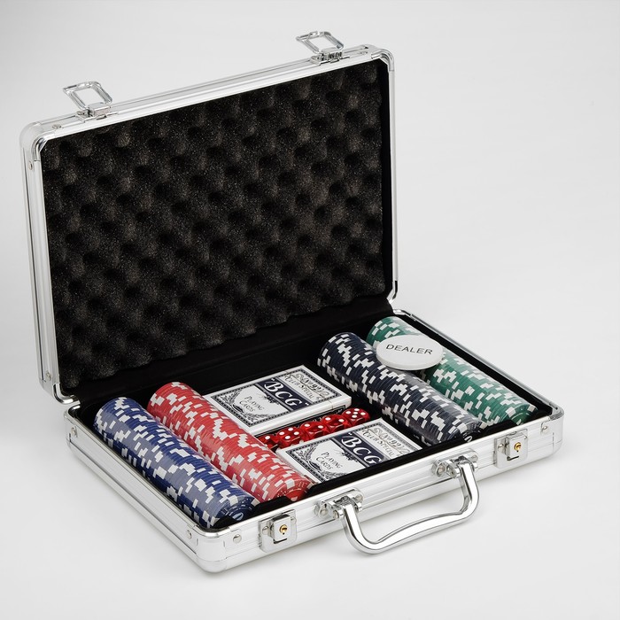 Покер в металлическом кейсе (карты 2 колоды, фишки 200 шт с/номиналом, 5 кубиков), 20.5х29 см