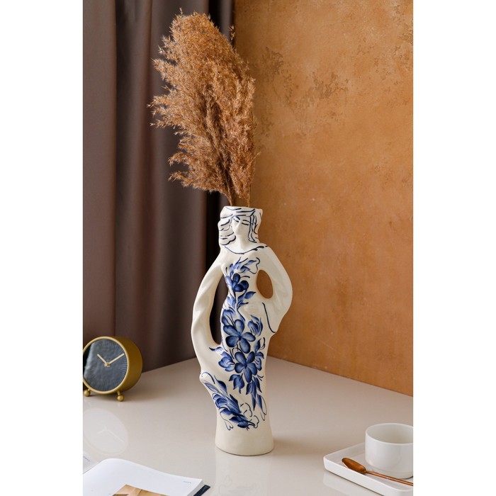 Ваза-статуэтка "Есения" гжель