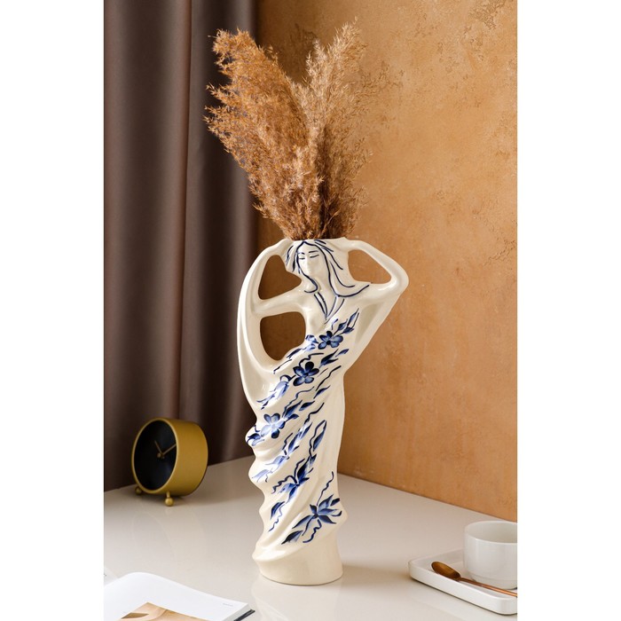 Ваза-статуэтка "Лолита" гжель
