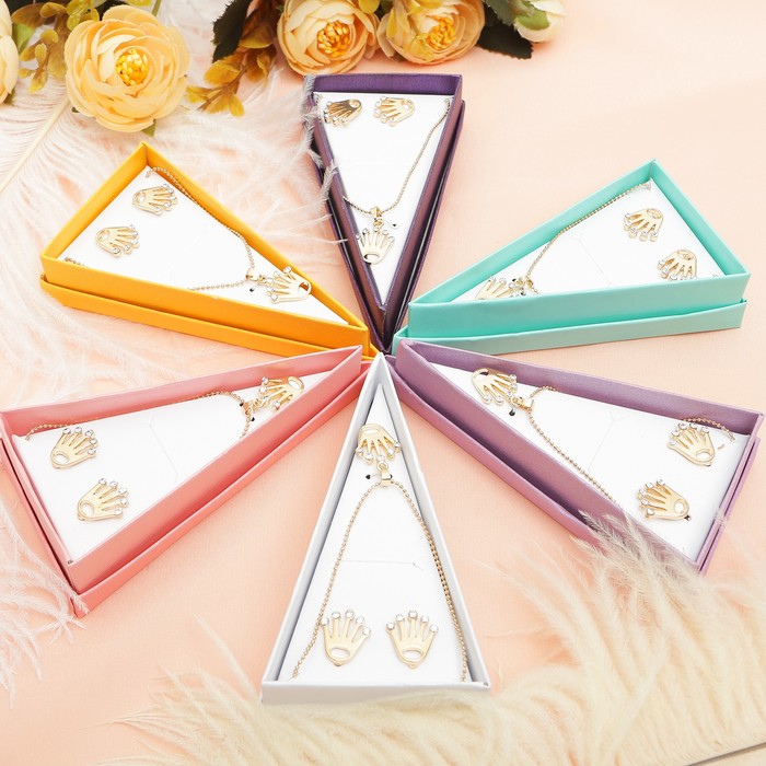 Гарнитур 2 предмета: серьги, кулон "Тортик" короны в коробочке, цвет белый в золоте, 45см