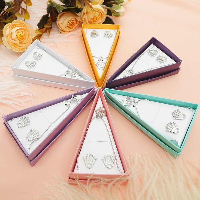 Гарнитур 2 предмета: серьги, кулон "Тортик" короны в коробочке, цвет белый в серебре, 45см