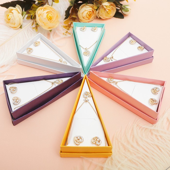 Гарнитур 2 предмета: серьги, кулон "Тортик" сердечки в коробочке, цвет белый в золоте, 45см