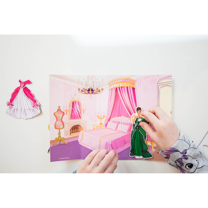 Магнитная игра «Одень куклу: герцогиня»