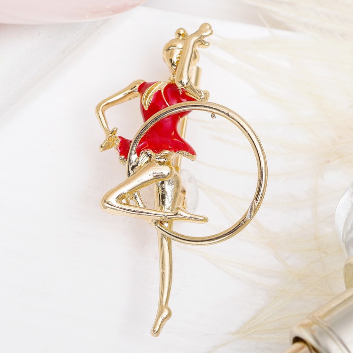 Брошь "Гимнастка" с обручем, цвет красный в золоте