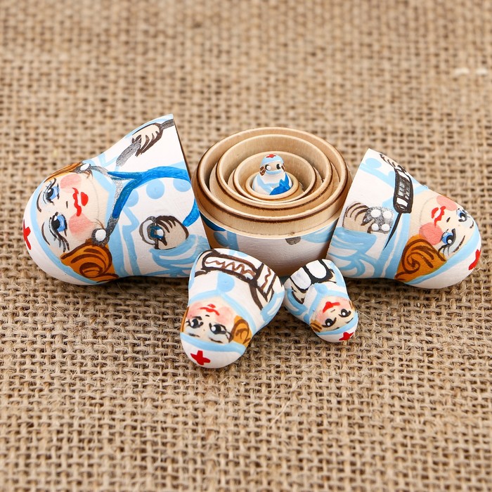 Матрёшка «Доктор», белый платок, 5 кукольная,