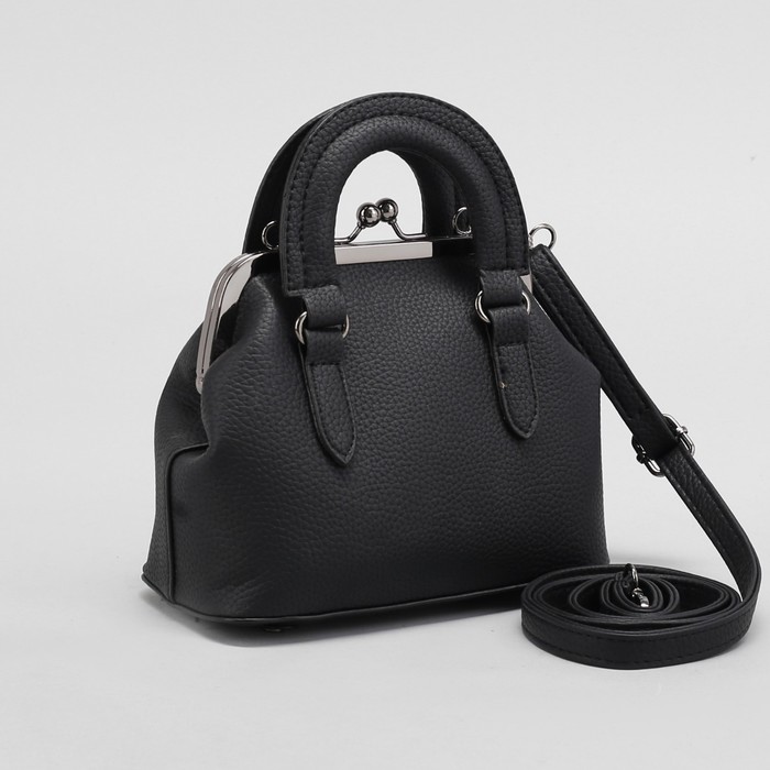 Сумка женская, отдел на фермуаре, длинный ремень, цвет чёрный