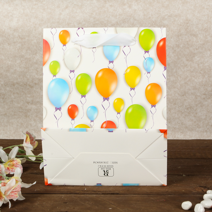 Пакет подарочный "Воздушные шарики", люкс, 18 х 9 х 23 см