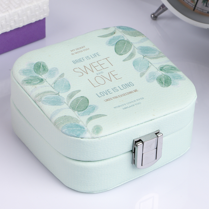 Шкатулка кожзам для украшений "Веточки мяты" 10х10х5 см