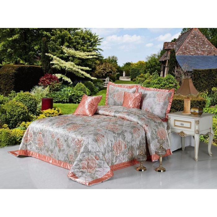 Комплект: покрывало 240 × 260 см, наволочки 70 × 70, 50 × 70 см по 2 шт