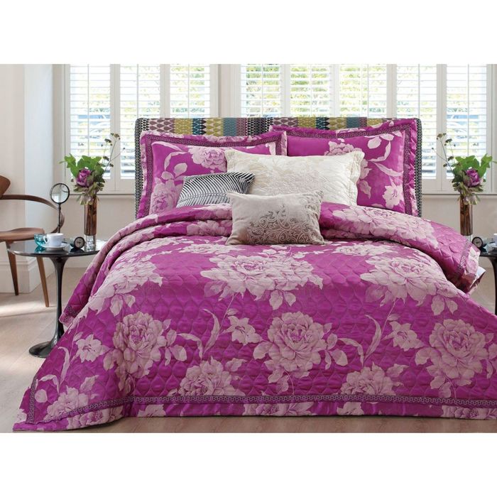 Комплект: покрывало 240 × 260 см, наволочки 50 × 70 см - 2 шт