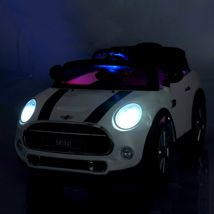 Электромобиль MINI COOPER, цвет белый