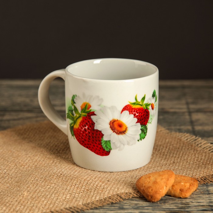 Кружка 350 мл "Формат", клубника с ромашкой, деколь