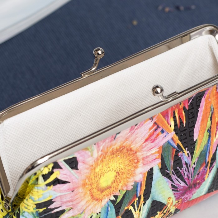 Косметичка-фермуар, отдел на рамке, цвет чёрный