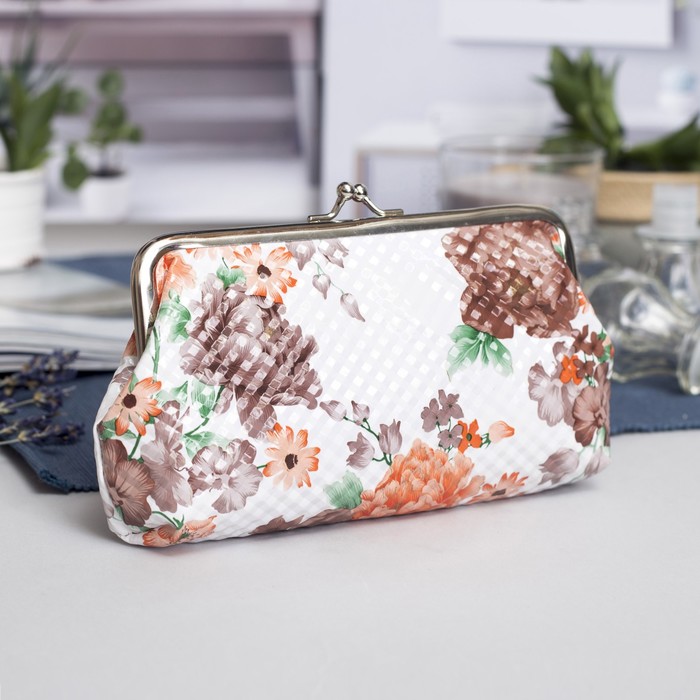 Косметичка-фермуар, отдел на рамке, цвет коричневый