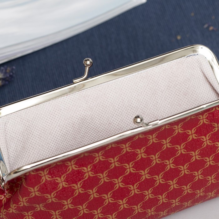 Косметичка-фермуар, отдел на рамке, цвет красный