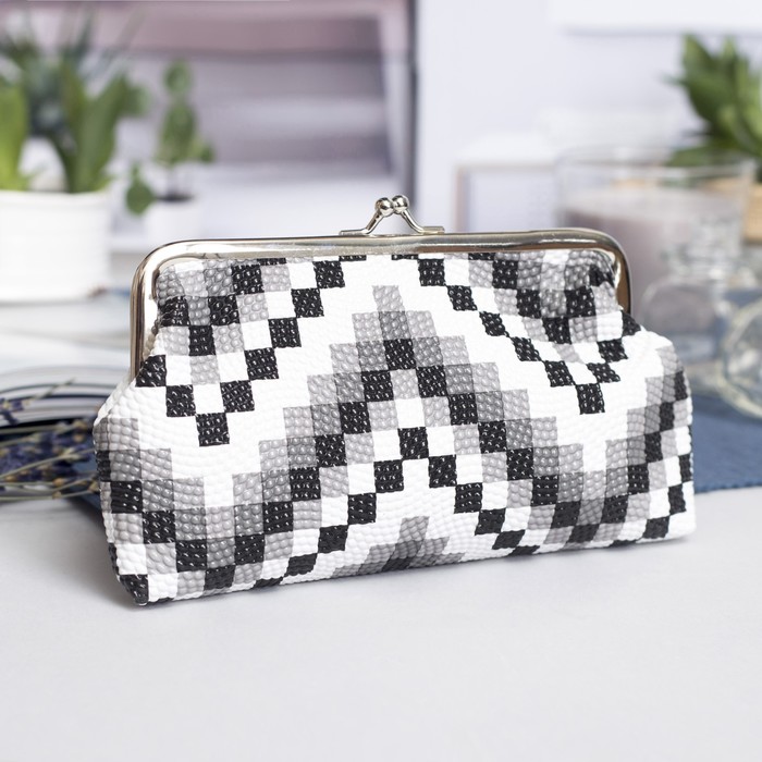 Косметичка-фермуар, отдел на рамке, цвет чёрный